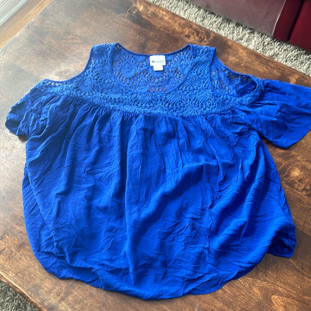 Stylus Cute Blue Top
